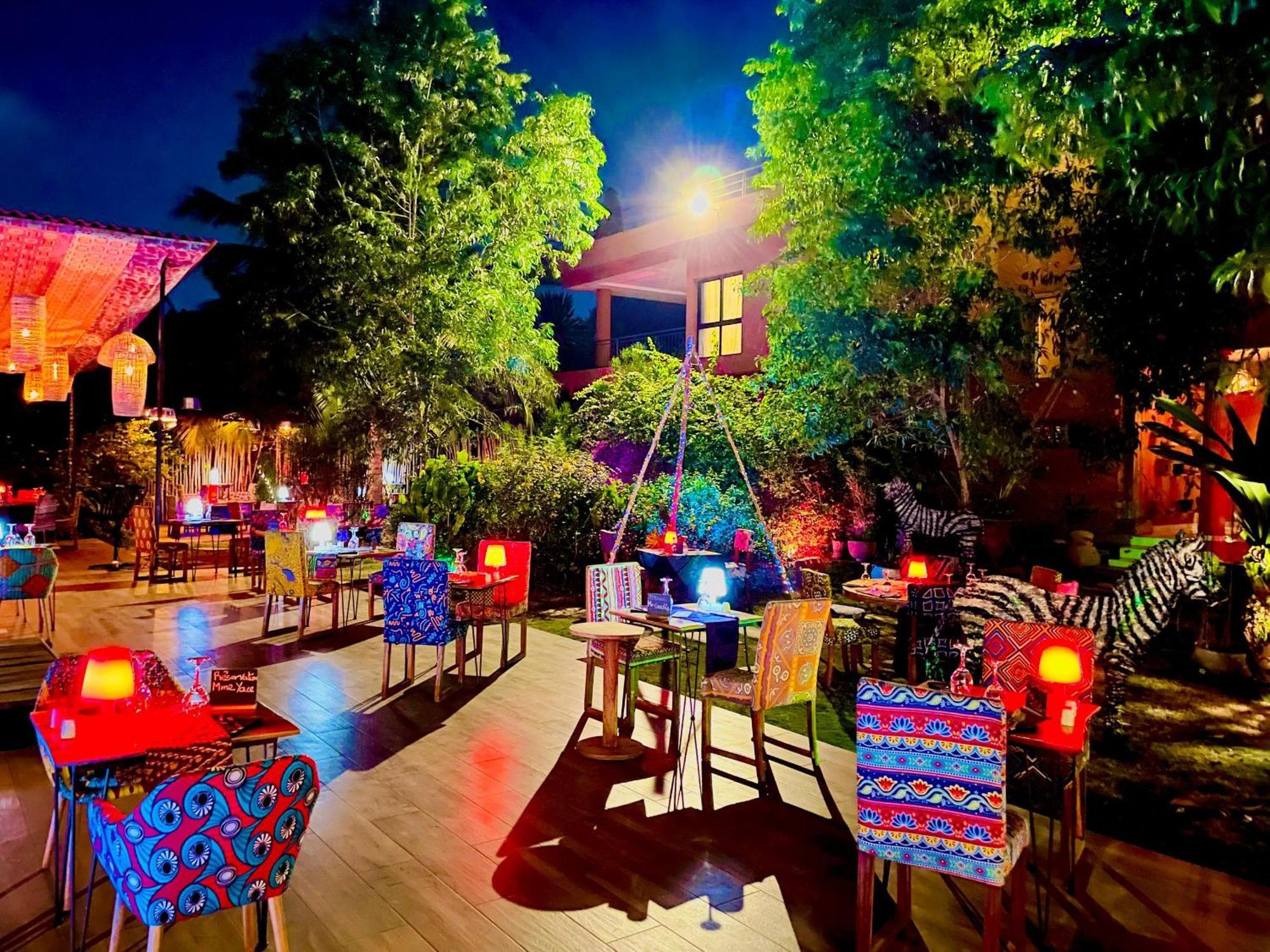 Le Patio Hotel Lome Exterior photo
