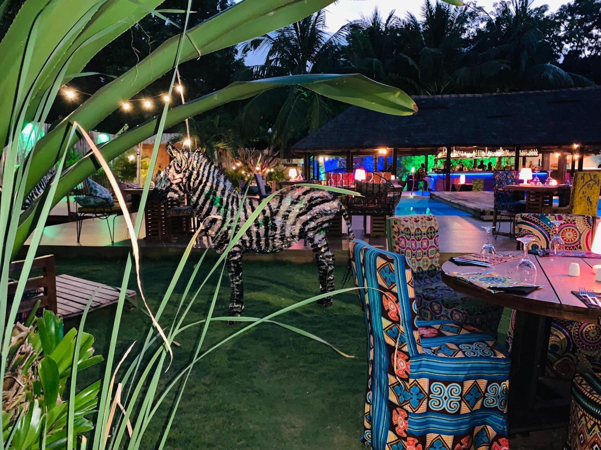 Le Patio Hotel Lome Exterior photo