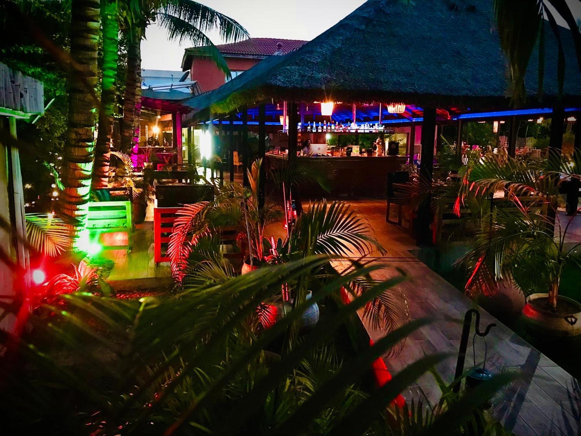 Le Patio Hotel Lome Exterior photo