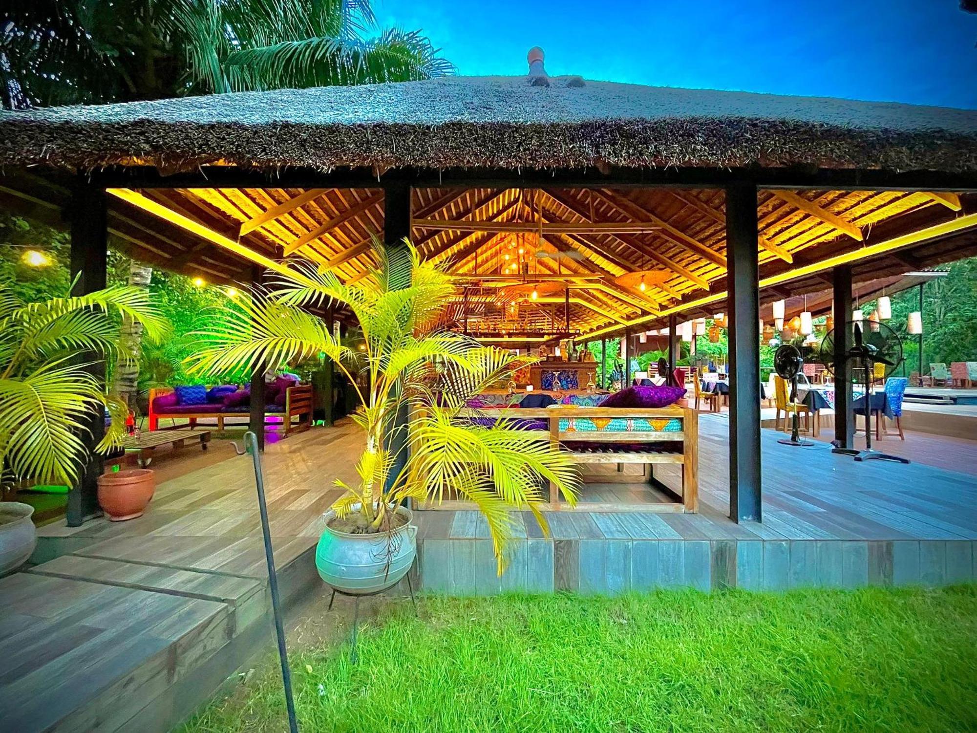 Le Patio Hotel Lome Exterior photo