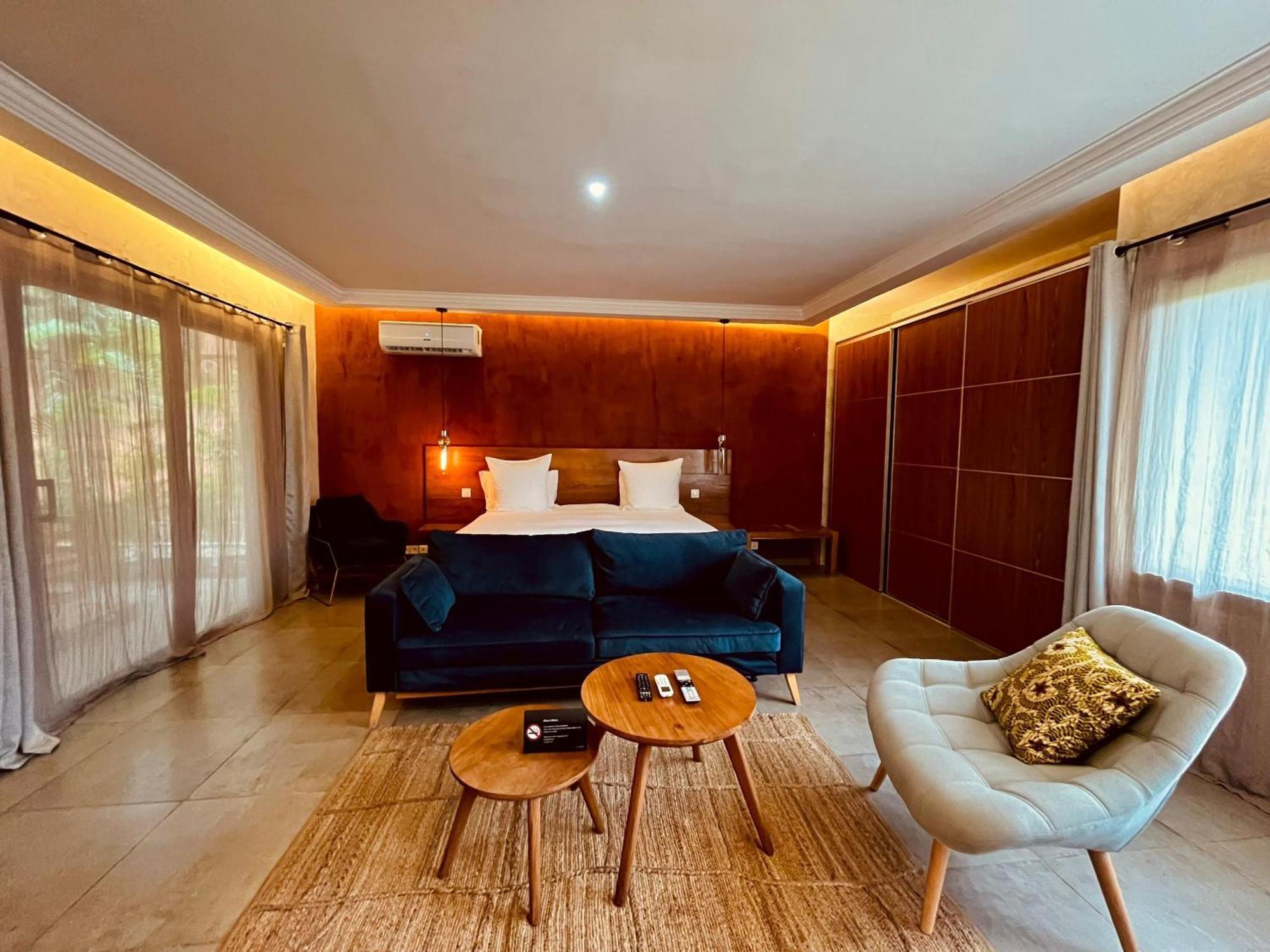 Le Patio Hotel Lome Exterior photo