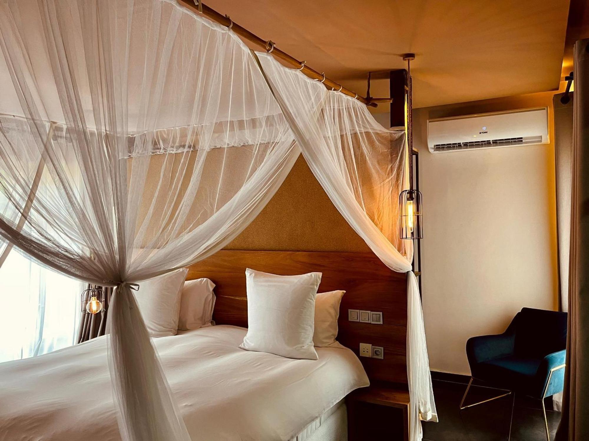 Le Patio Hotel Lome Exterior photo